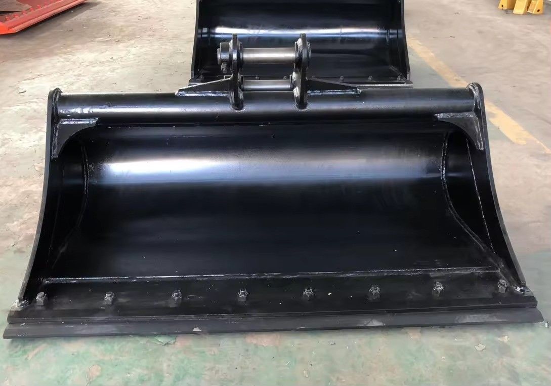 Versatile Excavator Mud Bucket With Screed Base And Heavy Duty Bolt-On Bucket Blade