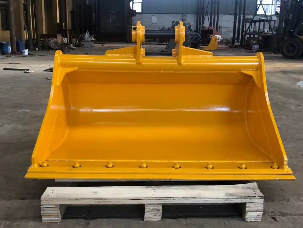 1-80t Excavator Mud Bucket With Increased Debris Handling Capacity And Reversible Blade