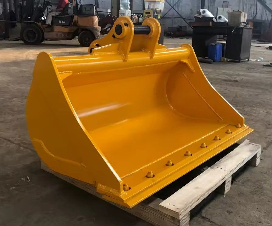 1-80t Excavator Mud Bucket With Increased Debris Handling Capacity And Reversible Blade