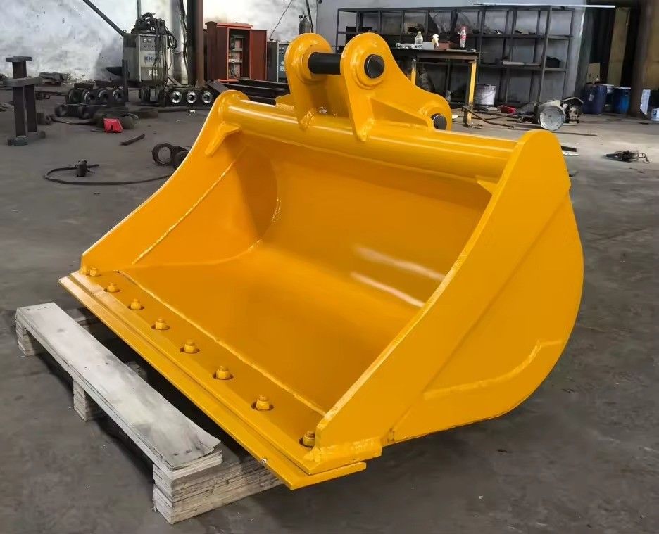 1-80t Excavator Mud Bucket With Increased Debris Handling Capacity And Reversible Blade