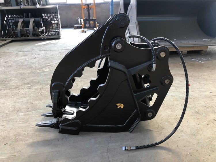 Strength Steel Large Capacity Tilt Bucket For Digging And Loading Mud At Best